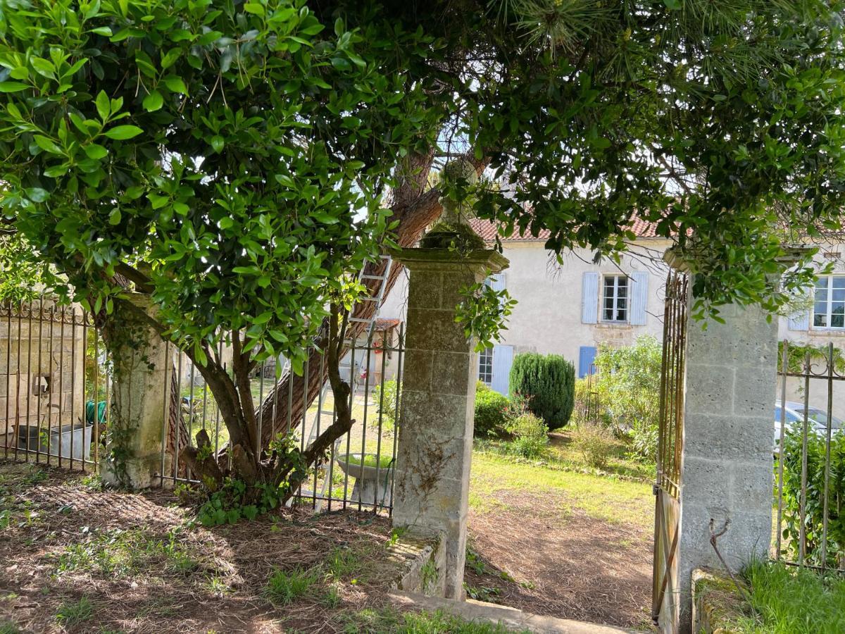 Le Loriot Bed & Breakfast Champagne-et-Fontaine Exterior foto